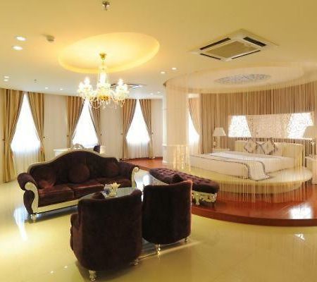 Viet Uc Hotel Ben Tre Екстериор снимка