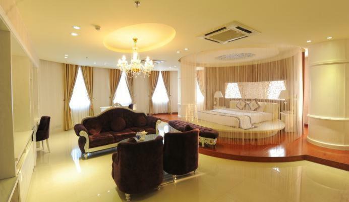 Viet Uc Hotel Ben Tre Екстериор снимка